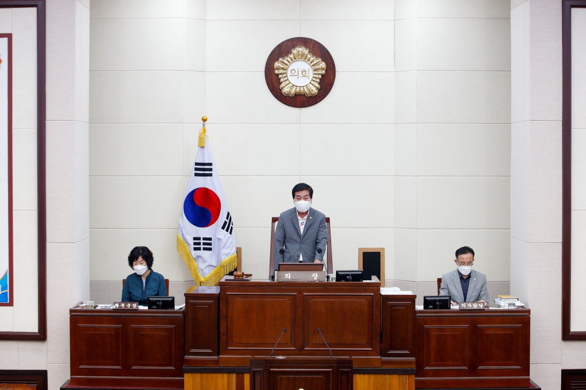 20220705-006[_P7U2665-제259회 임시회 제2차 본회의시 안주찬 의장 회의주재.JPG