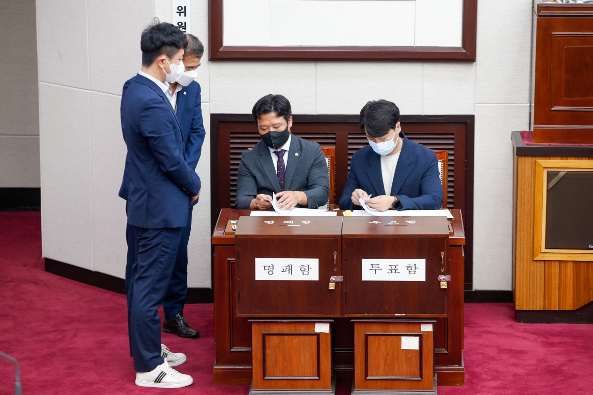 20220705-012[_P7U2695-제259회 임시회 제2차 본회의 상임위원장 선거시 감표위원 활동.JPG