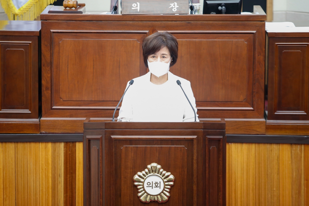 20220705-069[_P7U2876-제259회 임시회 제1차 본회의시 기획행정위원장에 당선된 이명희 의원 당선 인사.JPG
