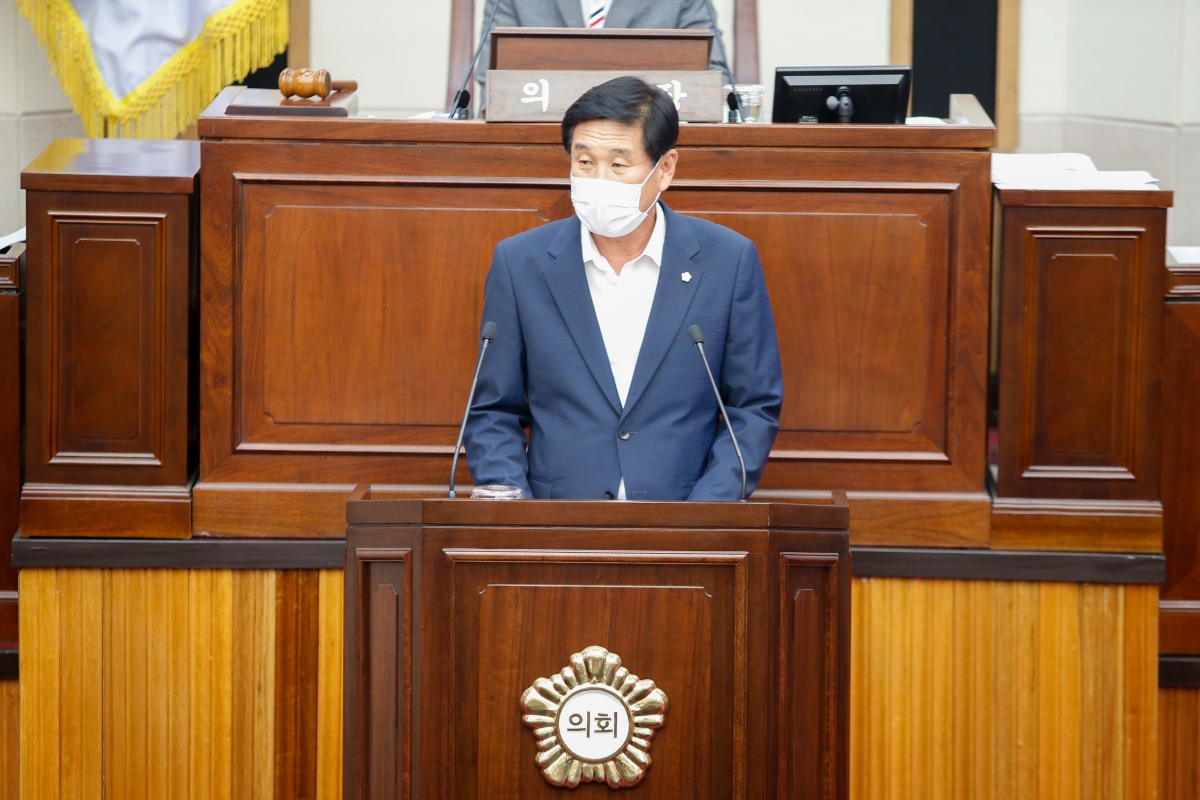20220705-075[_P7U2897-제259회 임시회 제1차 본회의시 윤리특별위원장에 당선된 김영길 의원 당선 인사.JPG
