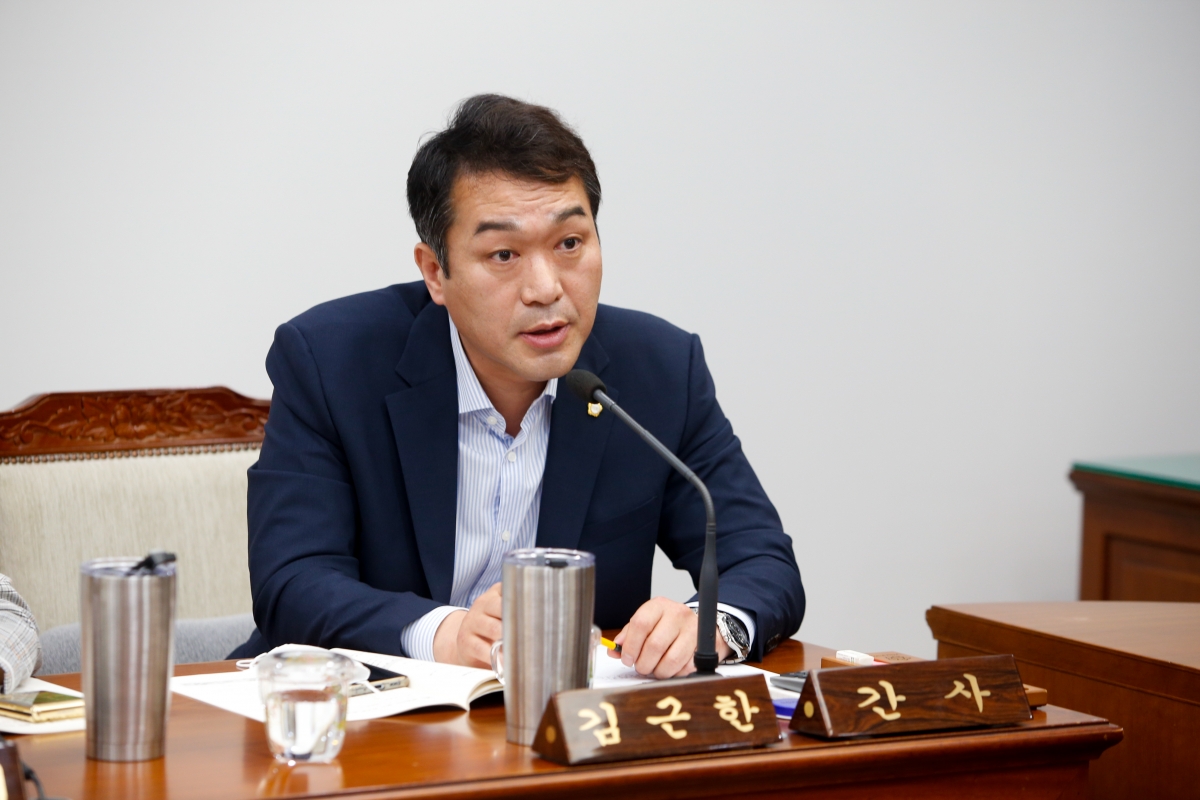 20220713-032[_P7U4228-제260회 임시회시 의회운영위원회 소관 2022년도 주요업무 보고의 건 활동.JPG