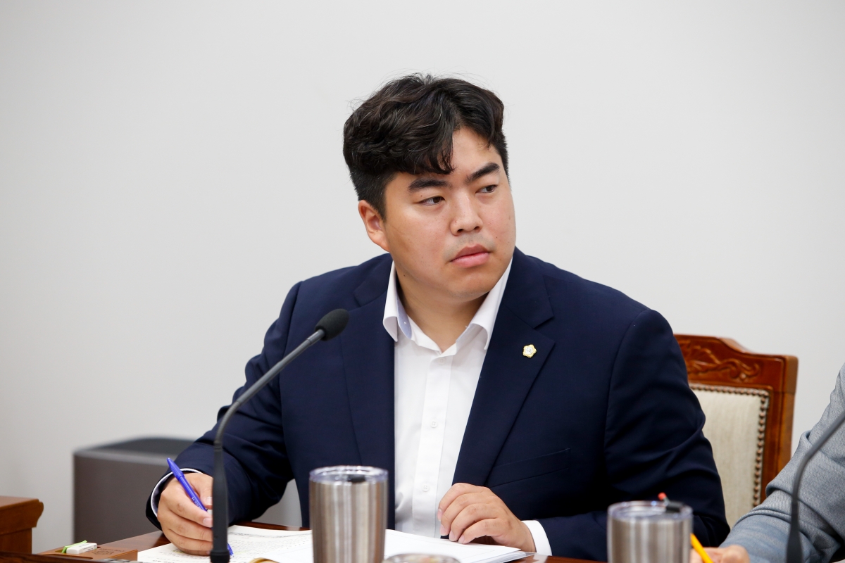 20220713-022[_P7U4208-제260회 임시회시 의회운영위원회 소관 2022년도 주요업무 보고의 건 활동.JPG