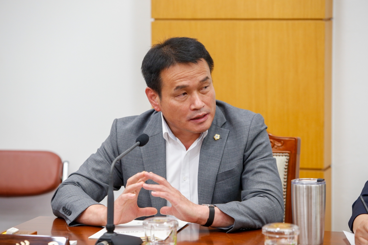20220713-028[_P7U4253-제260회 임시회시 의회운영위원회 소관 2022년도 주요업무 보고의 건 활동.JPG