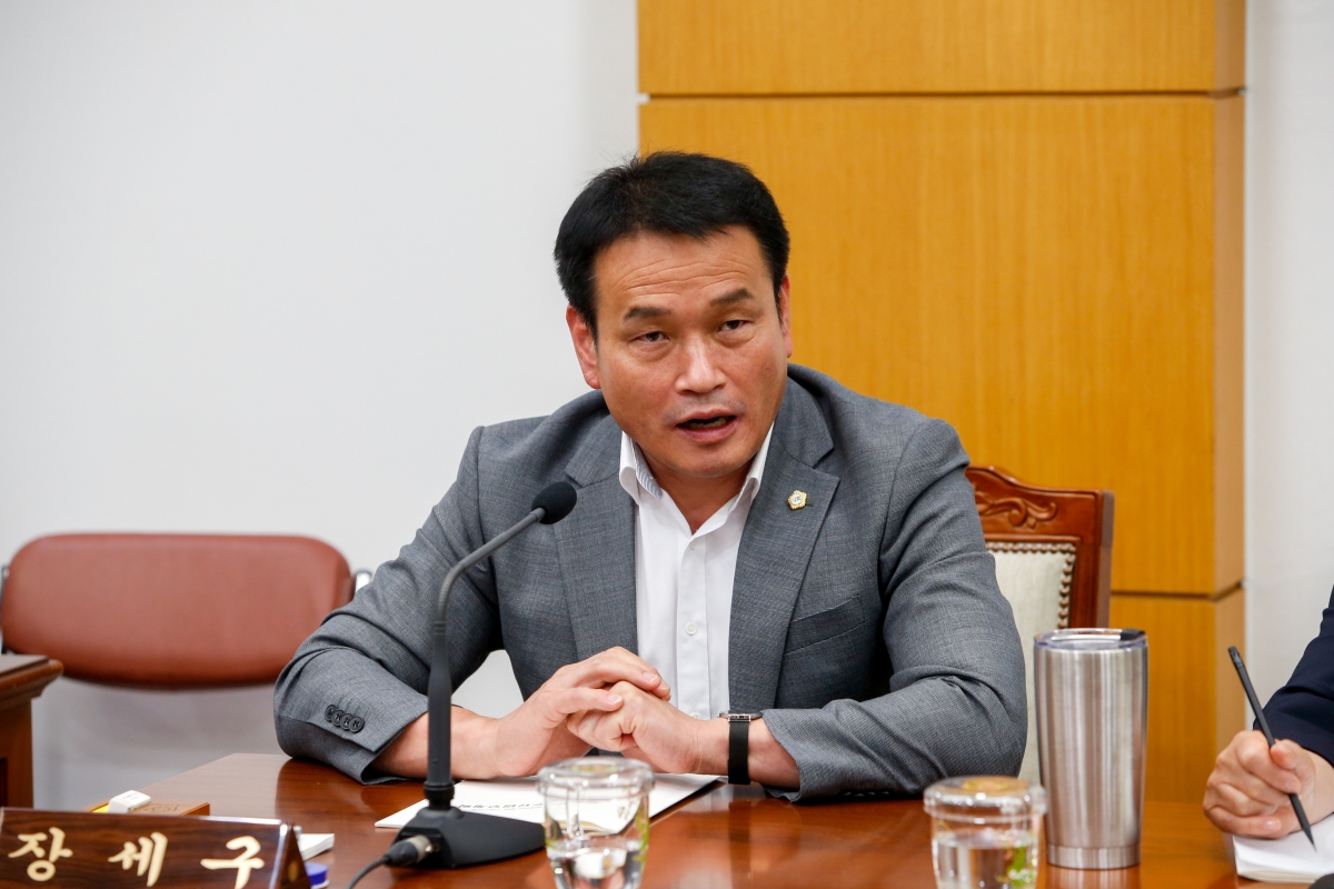20220713-030[_P7U4262-제260회 임시회시 의회운영위원회 소관 2022년도 주요업무 보고의 건 활동.JPG