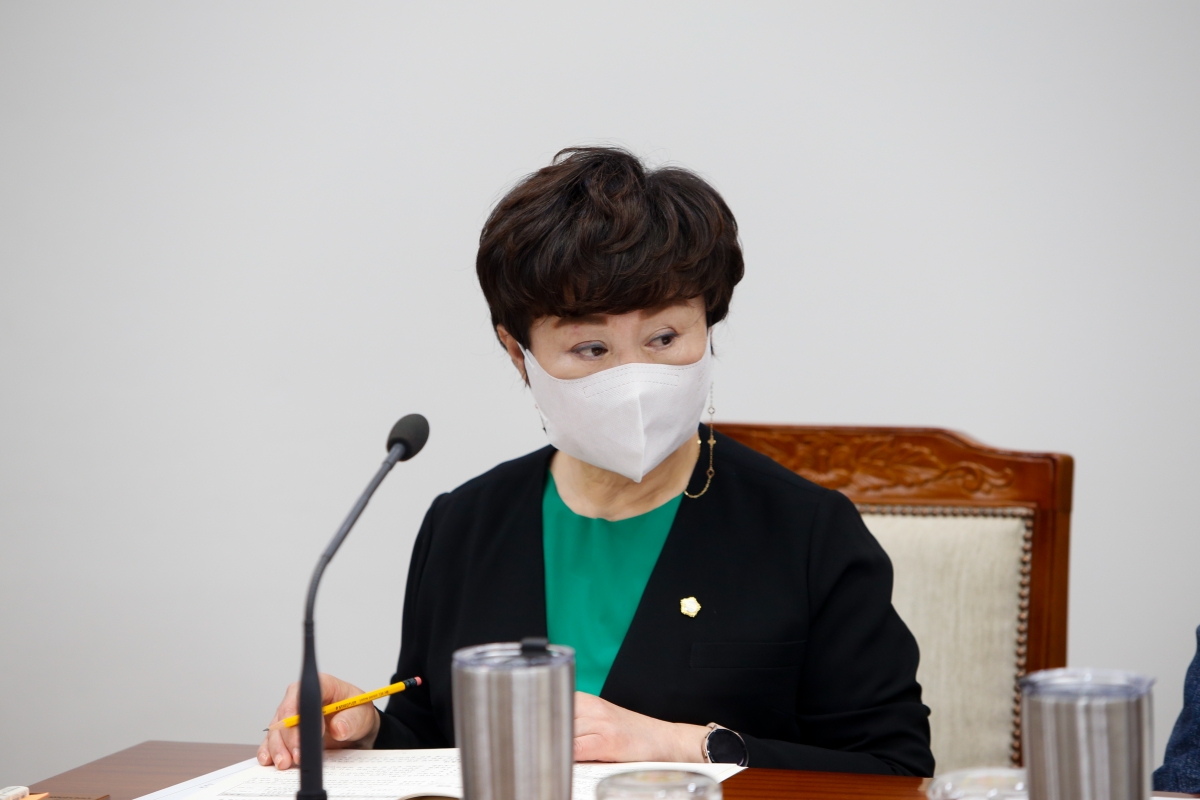 20220713-023[_P7U4176-제260회 임시회시 의회운영위원회 소관 2022년도 주요업무 보고의 건 활동.JPG