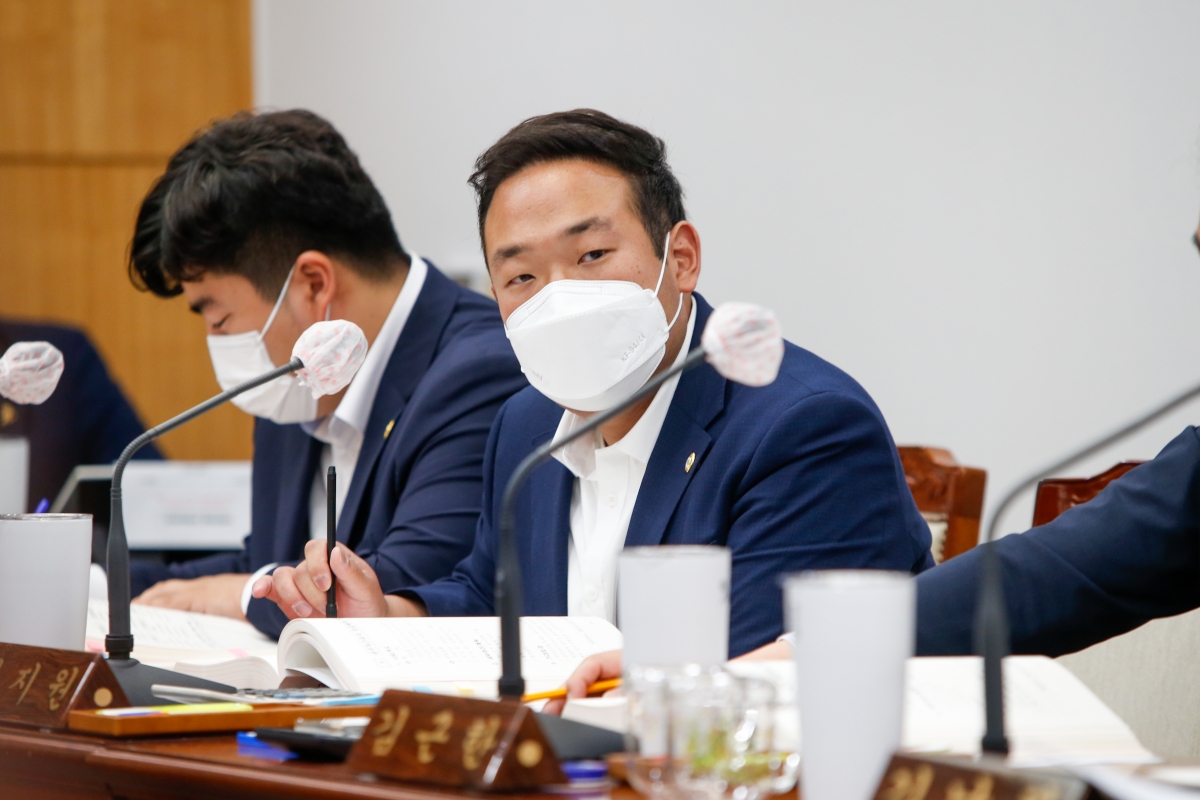 20220714-008[_P7U4547-제260회 임시회시 기획행정위원회 소관 2022년도 주요업무 보고의 건 활동.JPG