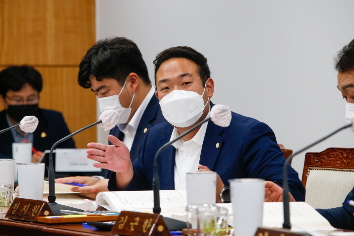 20220714-009[_P7U4549-제260회 임시회시 기획행정위원회 소관 2022년도 주요업무 보고의 건 활동.JPG