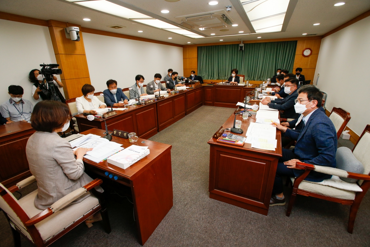 20220713-042[_P7U4312-제260회 임시회시 기획행정위원회 소관 2022년도 주요업무 보고의 건 활동.JPG