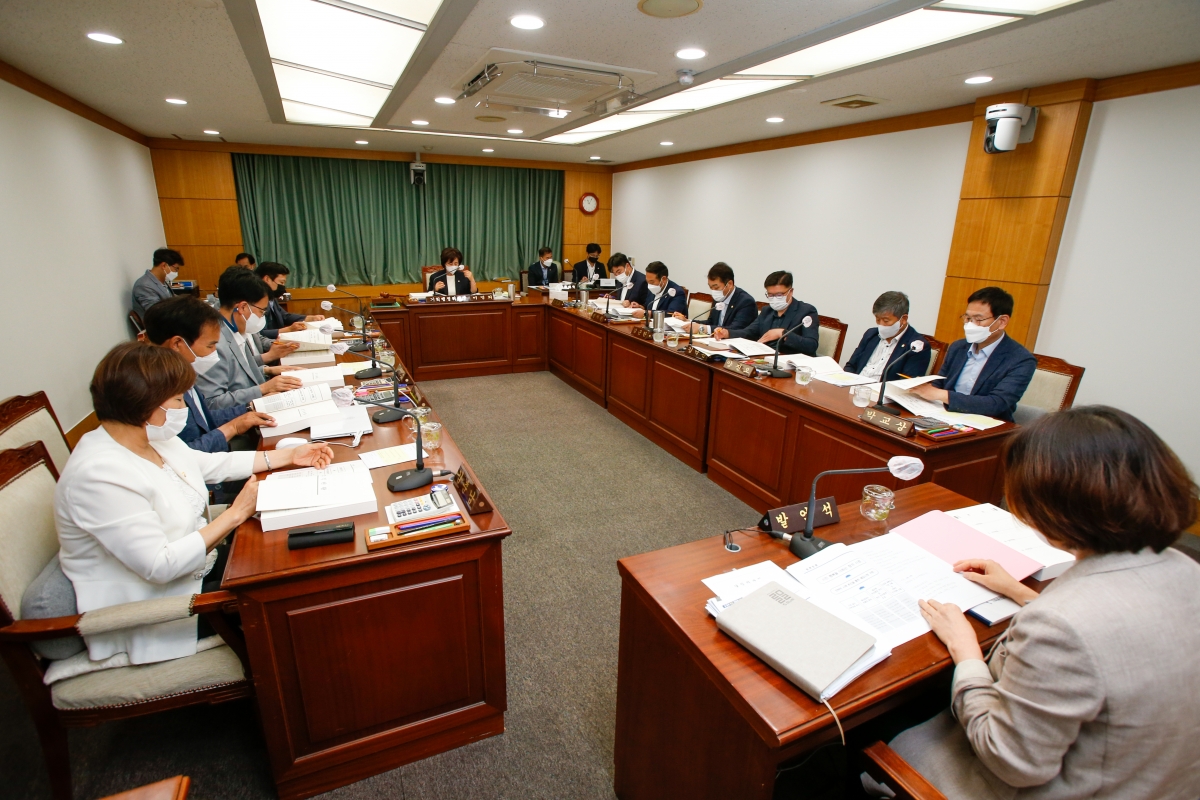 20220713-045[_P7U4318-제260회 임시회시 기획행정위원회 소관 2022년도 주요업무 보고의 건 활동.JPG