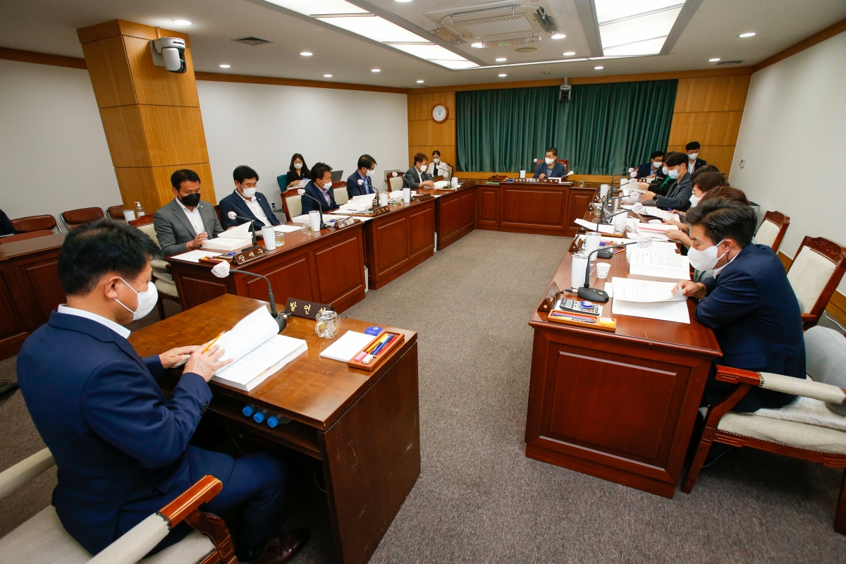20220713-071[_P7U4294-제260회 임시회시 산업건설위원회 소관 2022년도 주요업무 보고의 건 활동.JPG