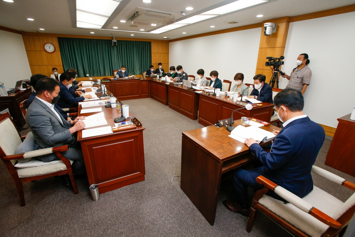 20220713-073[_P7U4301-제260회 임시회시 산업건설위원회 소관 2022년도 주요업무 보고의 건 활동.JPG