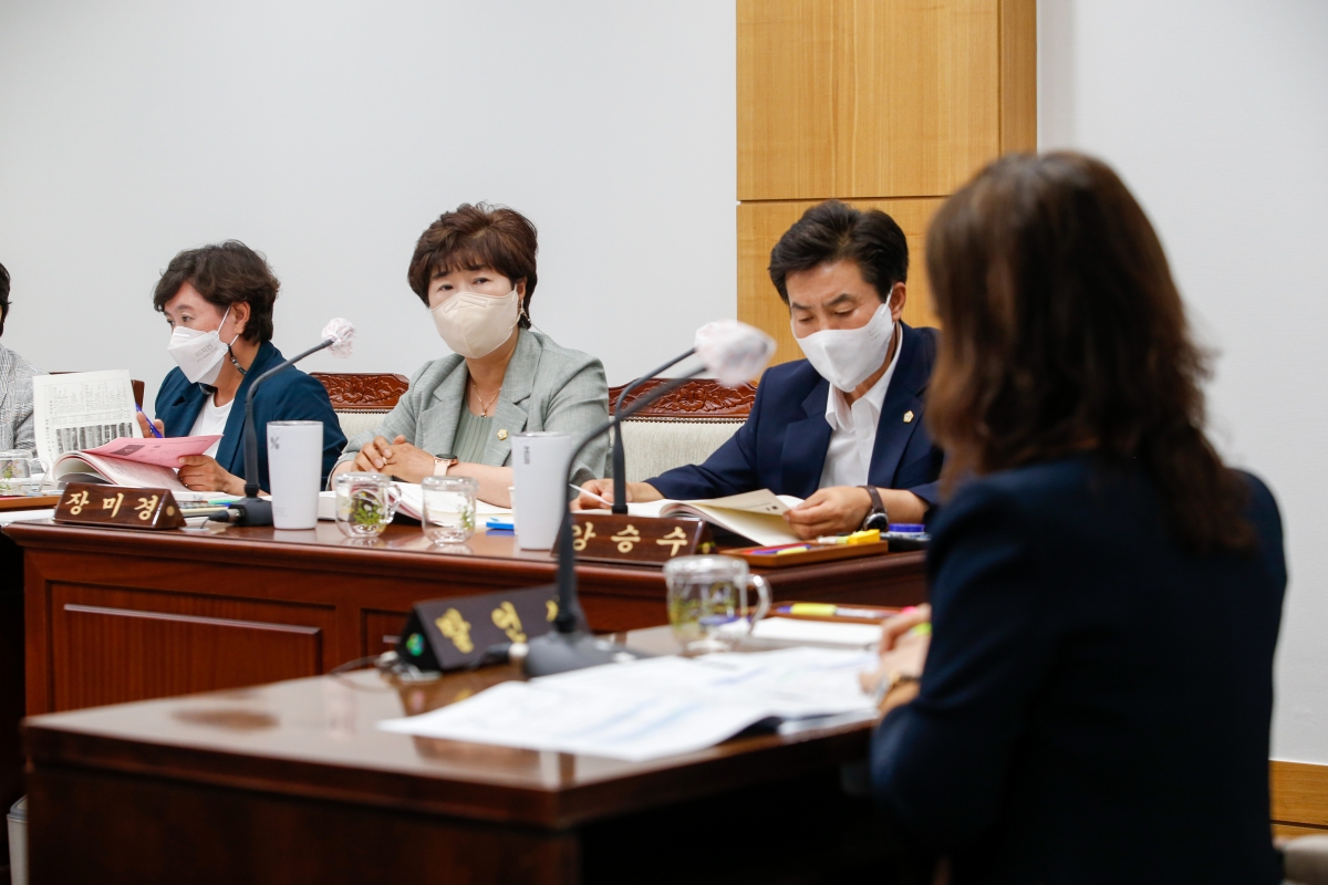 20220713-095[_P7U4381-제260회 임시회시 산업건설위원회 소관 2022년도 주요업무 보고의 건 활동.JPG