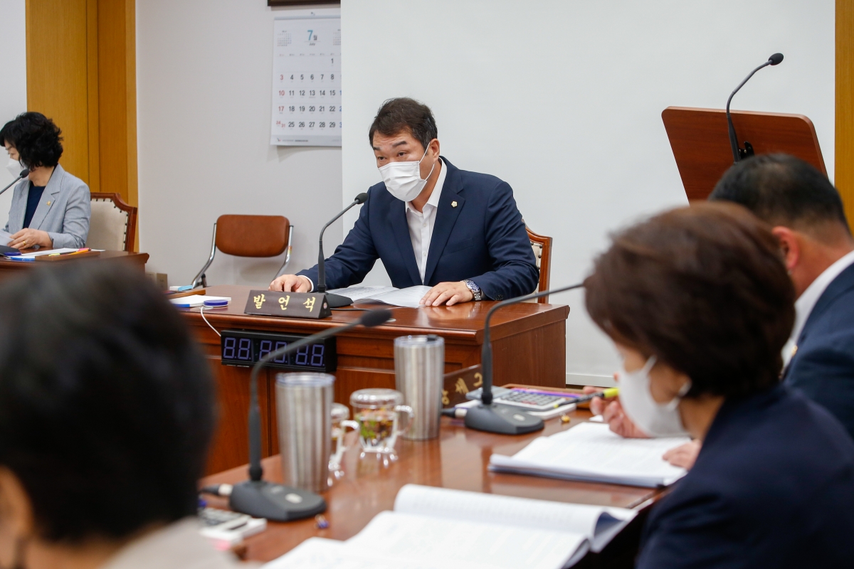 20220718-012[_P7U5580-제260회 임시회 의회운영위원회 조례안 심사활동.JPG