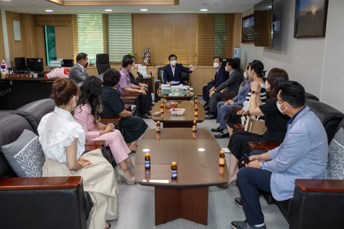 20220715-146[IMG_1557-구미시학원연합회 회장단 일행 의장실 방문.JPG