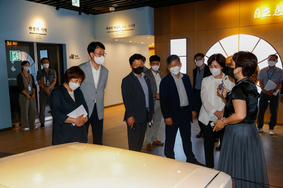 20220719-131[_P7U6061-제260회 임시회 기획행정위원회 박정희대통령 역사자료관 현장방문.JPG