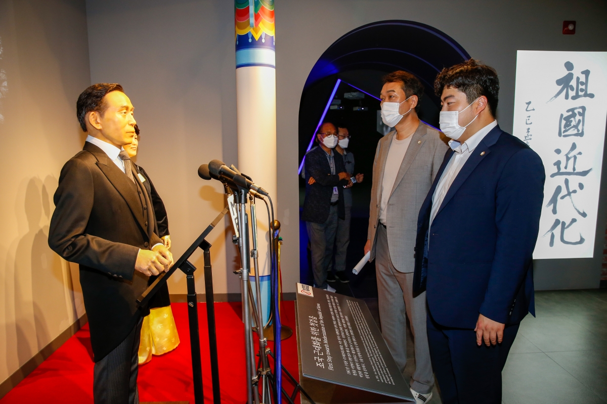 20220719-119[_P7U6026-제260회 임시회 기획행정위원회 박정희대통령 역사자료관 현장방문.JPG