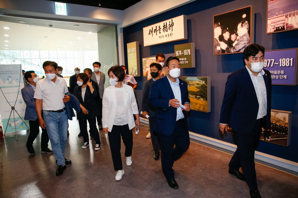 20220719-161[_P7U6149-제260회 임시회 기획행정위원회 새마을운동 테마공원 현장방문.JPG