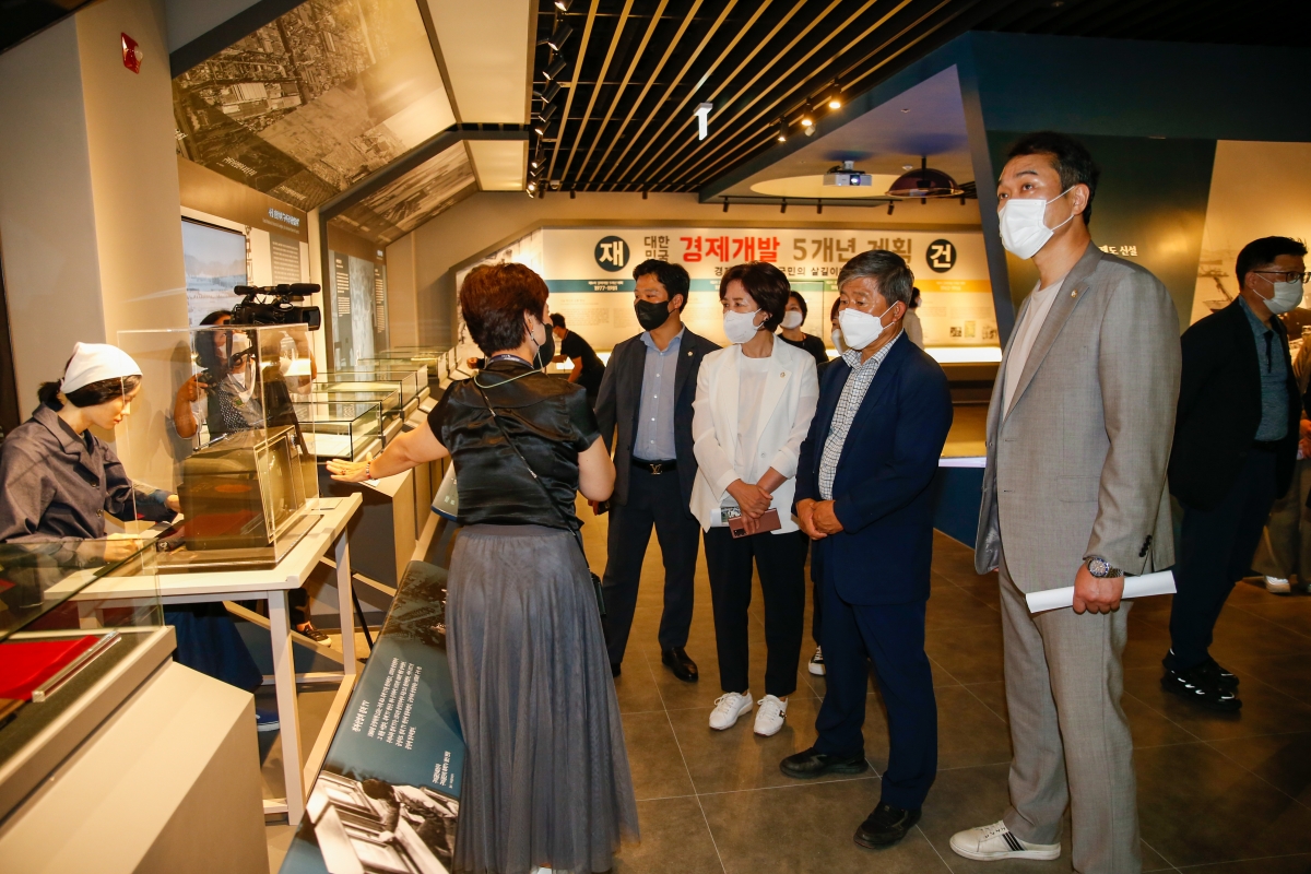 20220719-128[_P7U6054-제260회 임시회 기획행정위원회 박정희대통령 역사자료관 현장방문.JPG