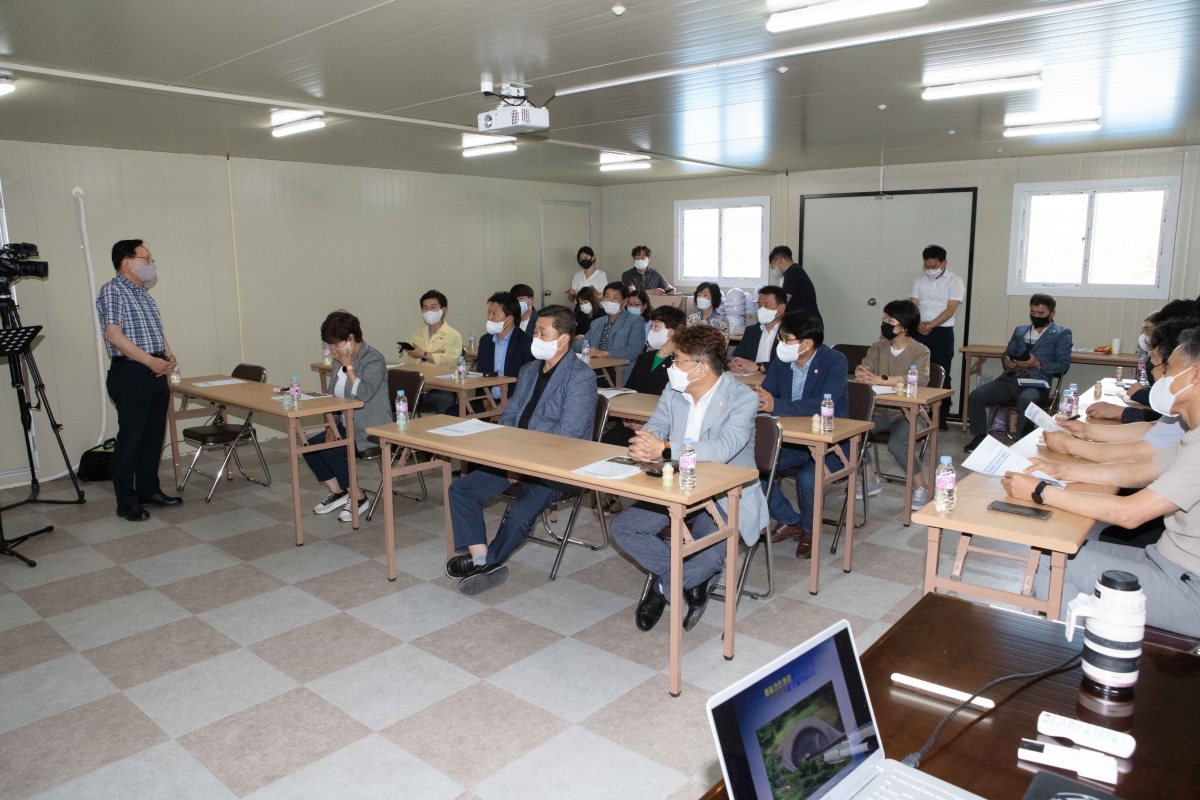 20220719-203[IMG_1698-제260회 임시회 산업건설위원회 구평-칠곡중리간 직주연계도로 개설공사 현장방문.JPG