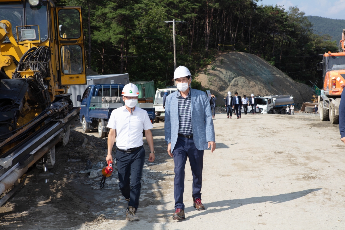 20220719-212[IMG_1719-제260회 임시회 산업건설위원회 구평-칠곡중리간 직주연계도로 개설공사 현장방문.JPG