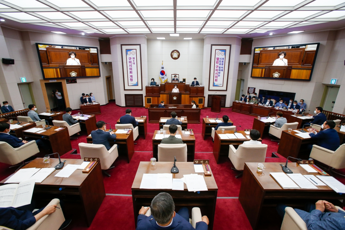 20220722-027[_P7U6421-제260회 임시회 제2차 본희의시 이명희 기획행정위원장 상임위원회 활동결과보고 복사.jpg