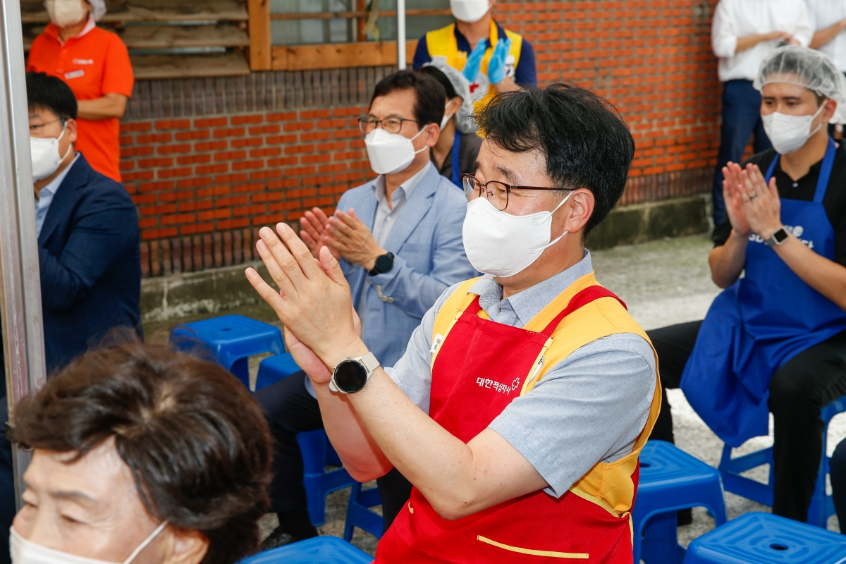 20220809-035[_P7U7812-대구은행과 적십자가 함께하는 복 삼계탕 나눔행사.JPG