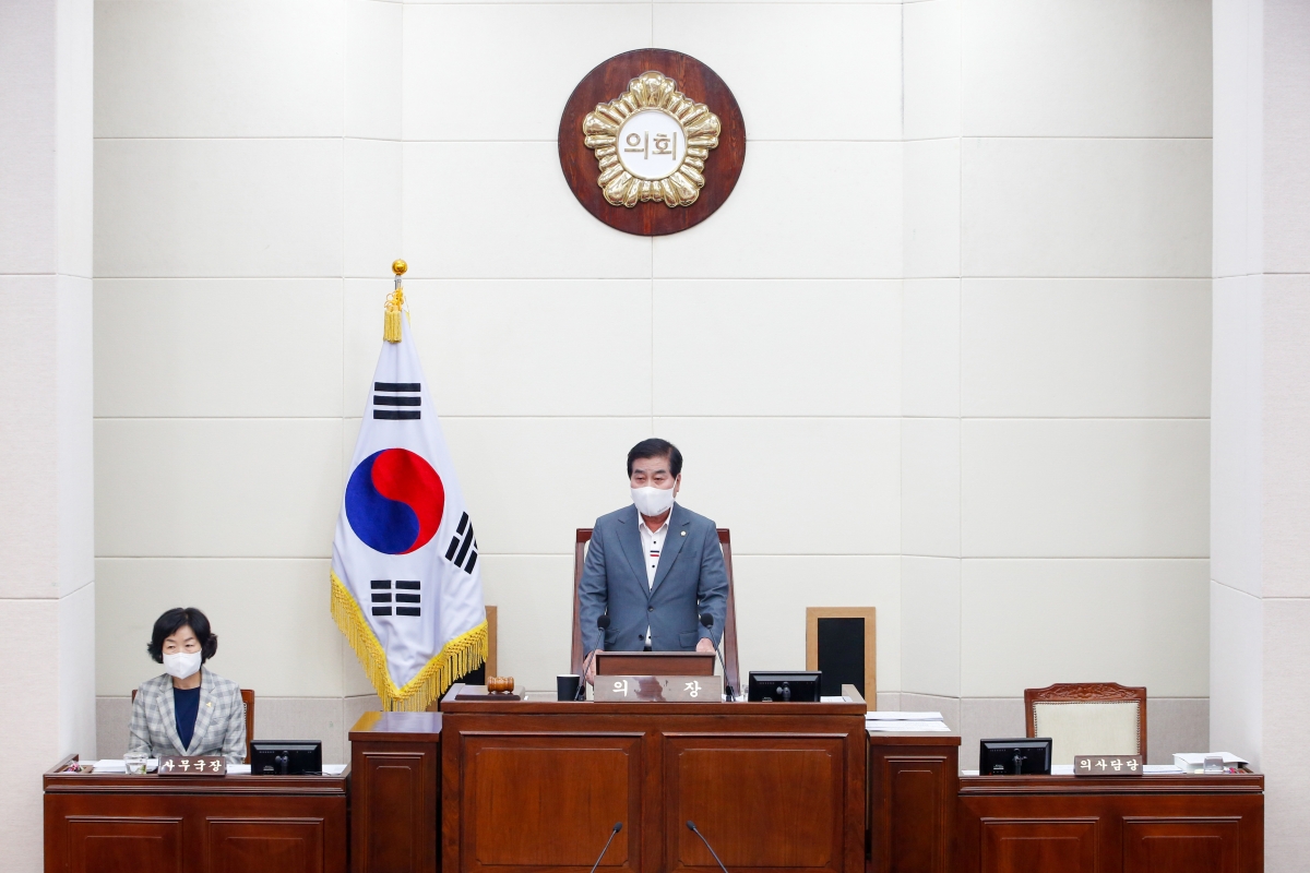 20220901-008[_P7U9960-제261회 제1차 정례회시 안주찬 의장 개회사.jpg