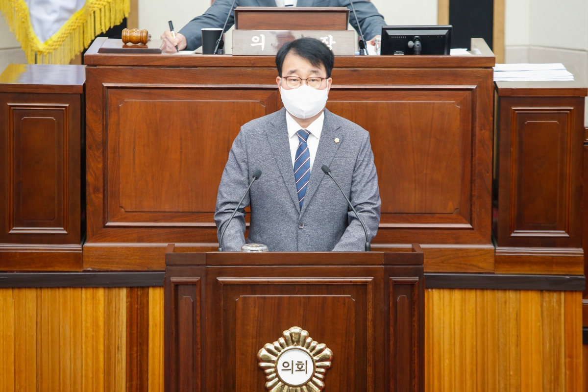 20220901-024[_P7U0024-제261회 제1차 정례회 제1차 본희의시 신용하 의원 5분 자유발언.JPG