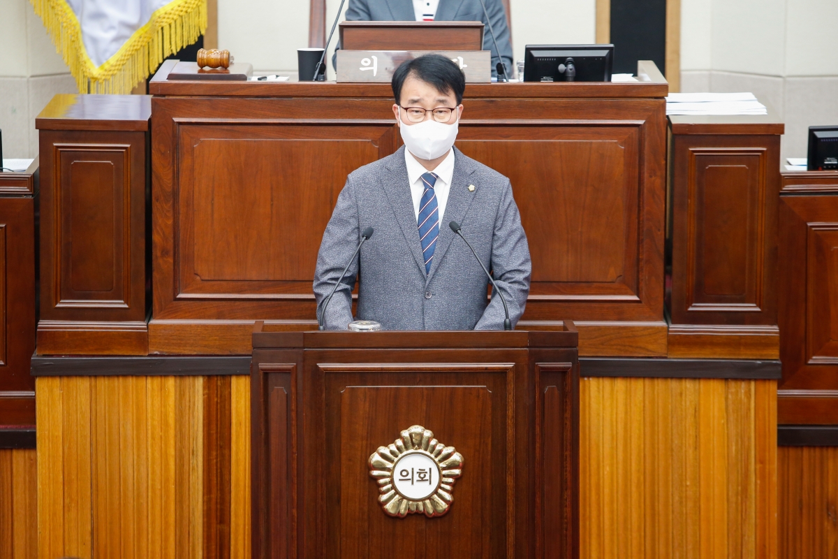 20220901-025[_P7U0035-제261회 제1차 정례회 제1차 본희의시 신용하 의원 5분 자유발언.JPG
