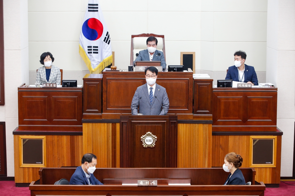 20220901-026[_P7U0036-제261회 제1차 정례회 제1차 본희의시 신용하 의원 5분 자유발언.JPG