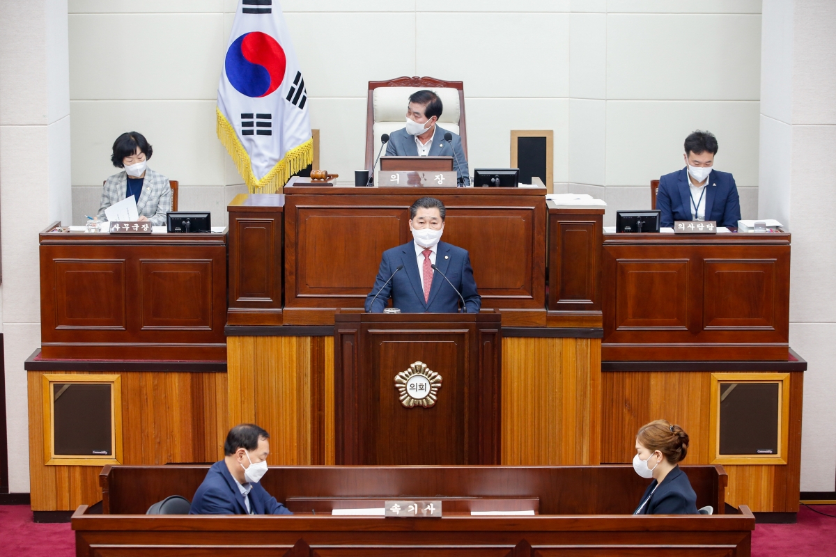 20220901-053[_P7U0107-제261회 제1차 정례회 제1차 본회의시 박세채 산업건설위원장 구미시장 및 관계공무원 출석요구의건 제안설명.JPG