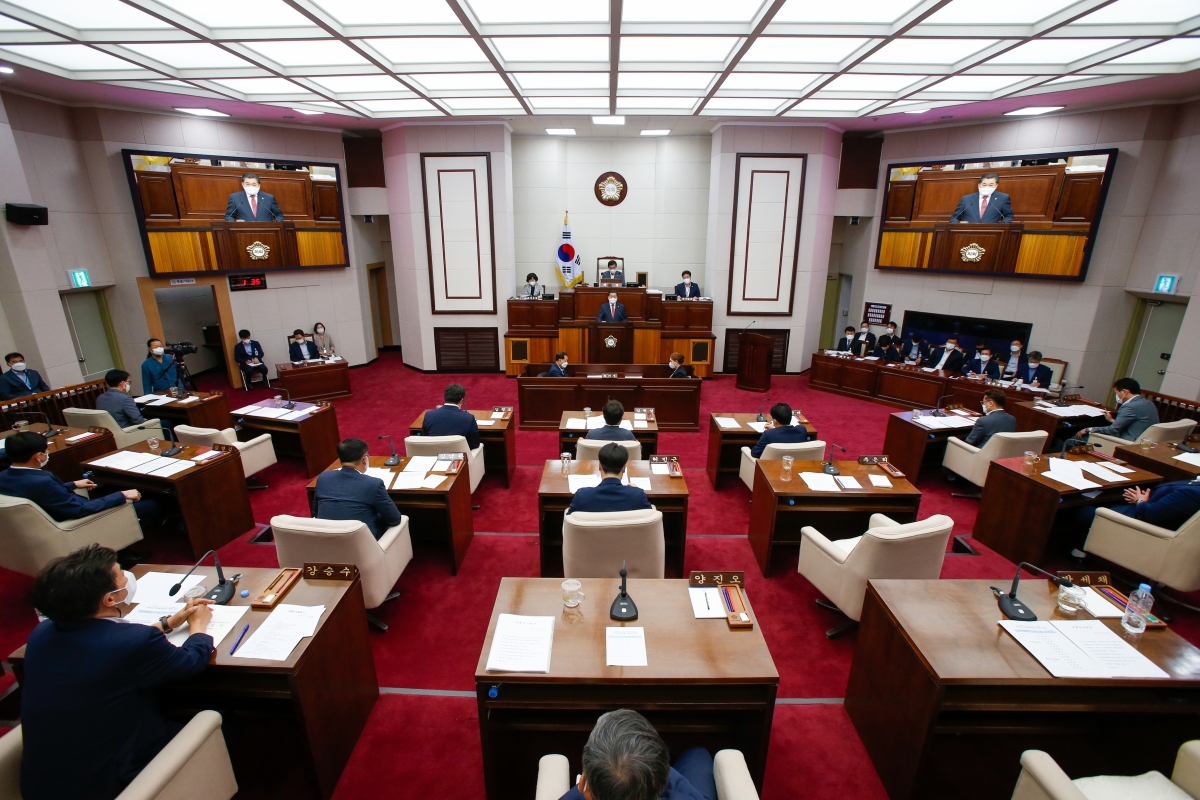 20220901-055[_P7U0112-제261회 제1차 정례회 제1차 본회의시 박세채 산업건설위원장 구미시장 및 관계공무원 출석요구의건 제안설명.JPG