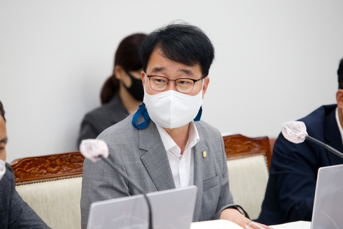 20220902-071[_P7U0423-제261회 제1차 정례회 제1차 기획행정위원회 소관 조례안 및 2021회계연도 세입·세출결산승인안 예비심사 활동.JPG