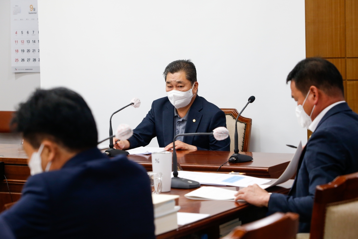 20220902-086[_P7U0210-제261회 제1차 정례회 제1차 산업건설위원회 소관 조례안 및 2021회계연도 세입·세출결산승인안 예비심사 활동.JPG