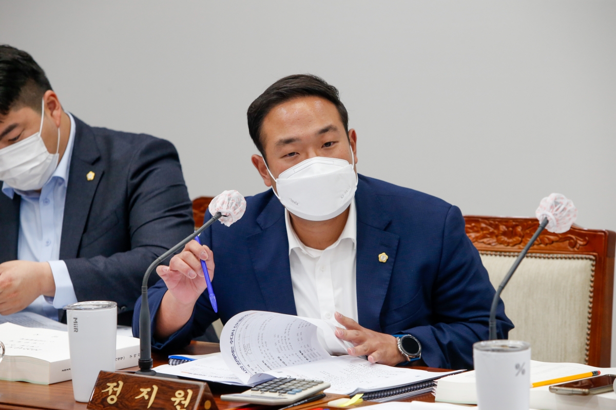 20220905-015[_P7U0718-제261회 제1차 정례회 기획행정위원회 소관 2022년도 제1회 추경예산안 및 기금운용변경계획안 예비심사활동.JPG