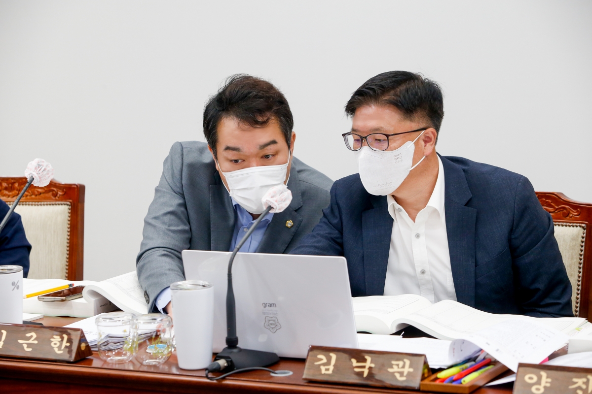 20220905-014[_P7U0715-제261회 제1차 정례회 기획행정위원회 소관 2022년도 제1회 추경예산안 및 기금운용변경계획안 예비심사활동.jpg