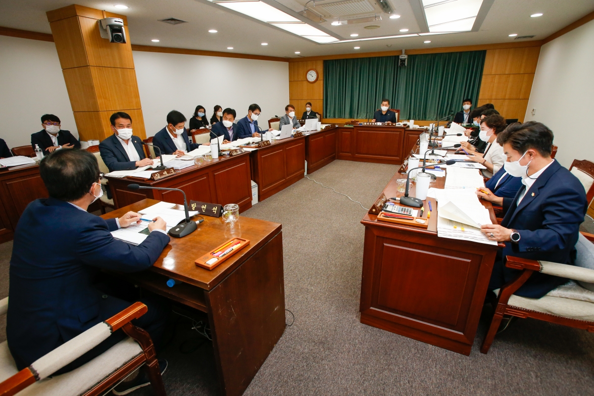 20220905-024[_P7U0725-제261회 제1차 정례회 산업건설위원회 소관 2022년도 제1회 추경예산안 및 기금운용변경계획안 예비심사활동.JPG