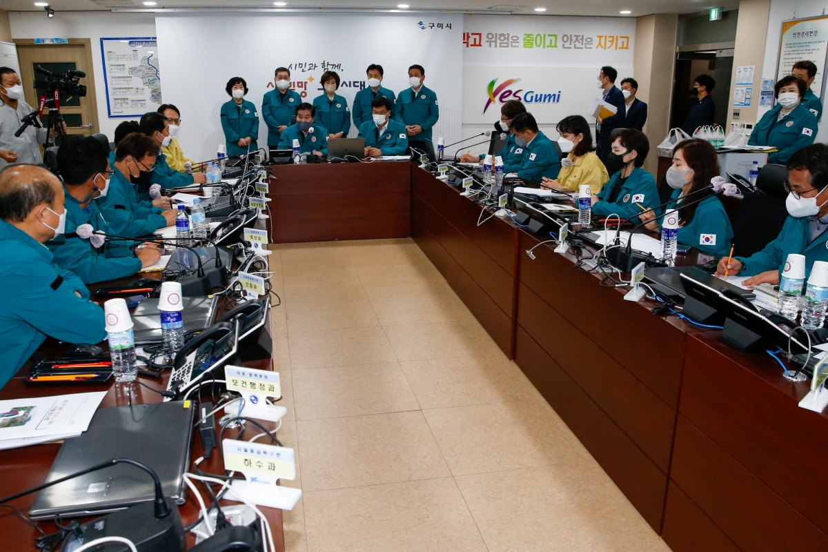 20220905-073[_P7U0854-구미시의회 의장 일행 태풍 11호 힌남노 북상함에 따라 구미시 재난상황실 방문 격려.JPG