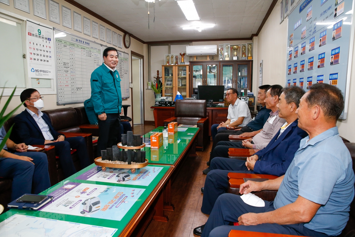 20220908-091[_P7U1599-추석맞이 개인택시지부 비상근무자 방문 격려.JPG