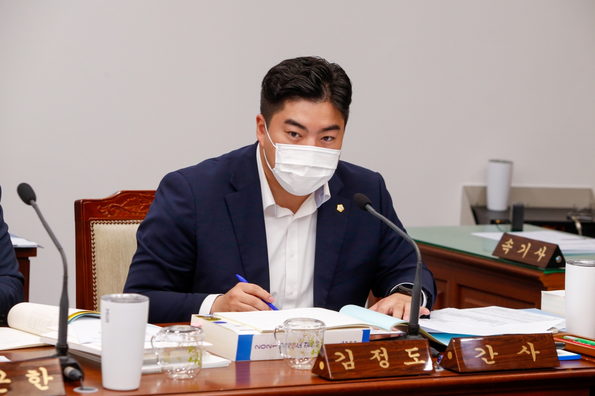 20220907-006[_P7U0935-제261회 제1차 정례회 예산결산특별위원회 2021회계연도 세입·세출결산승인안 심사 활동.JPG