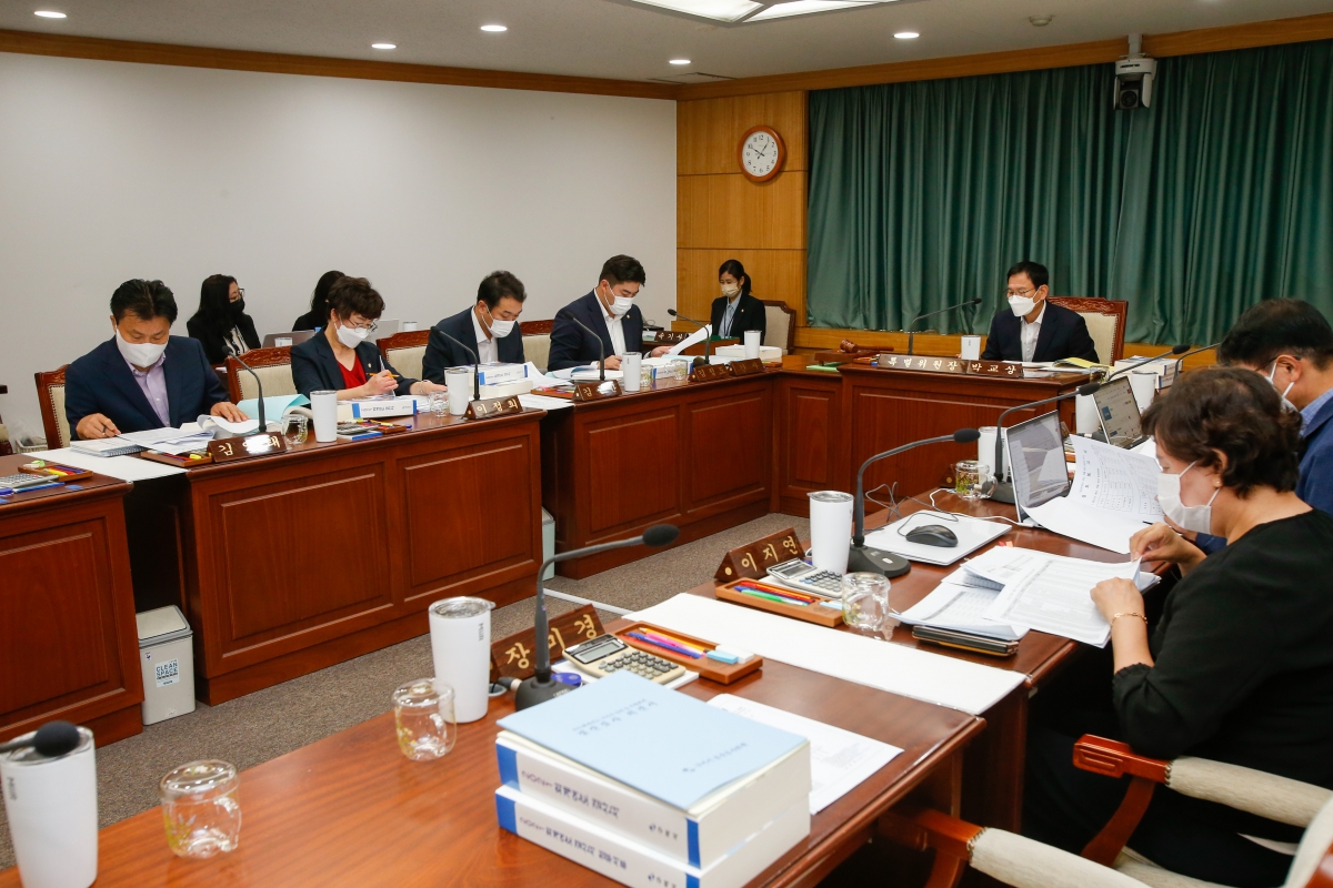 20220907-004[_P7U0919-제261회 제1차 정례회 예산결산특별위원회 2021회계연도 세입·세출결산승인안 심사 활동.JPG