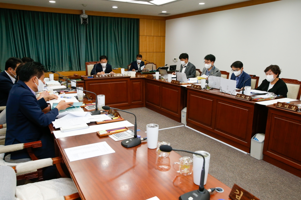 20220907-005[_P7U0927-제261회 제1차 정례회 예산결산특별위원회 2021회계연도 세입·세출결산승인안 심사 활동.JPG