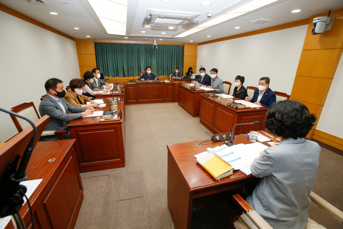 20220914-009[_P7U1731-제261회 제1차 정례회 의회운영위원회 소관 2022년도 행정사무감사 활동 .JPG