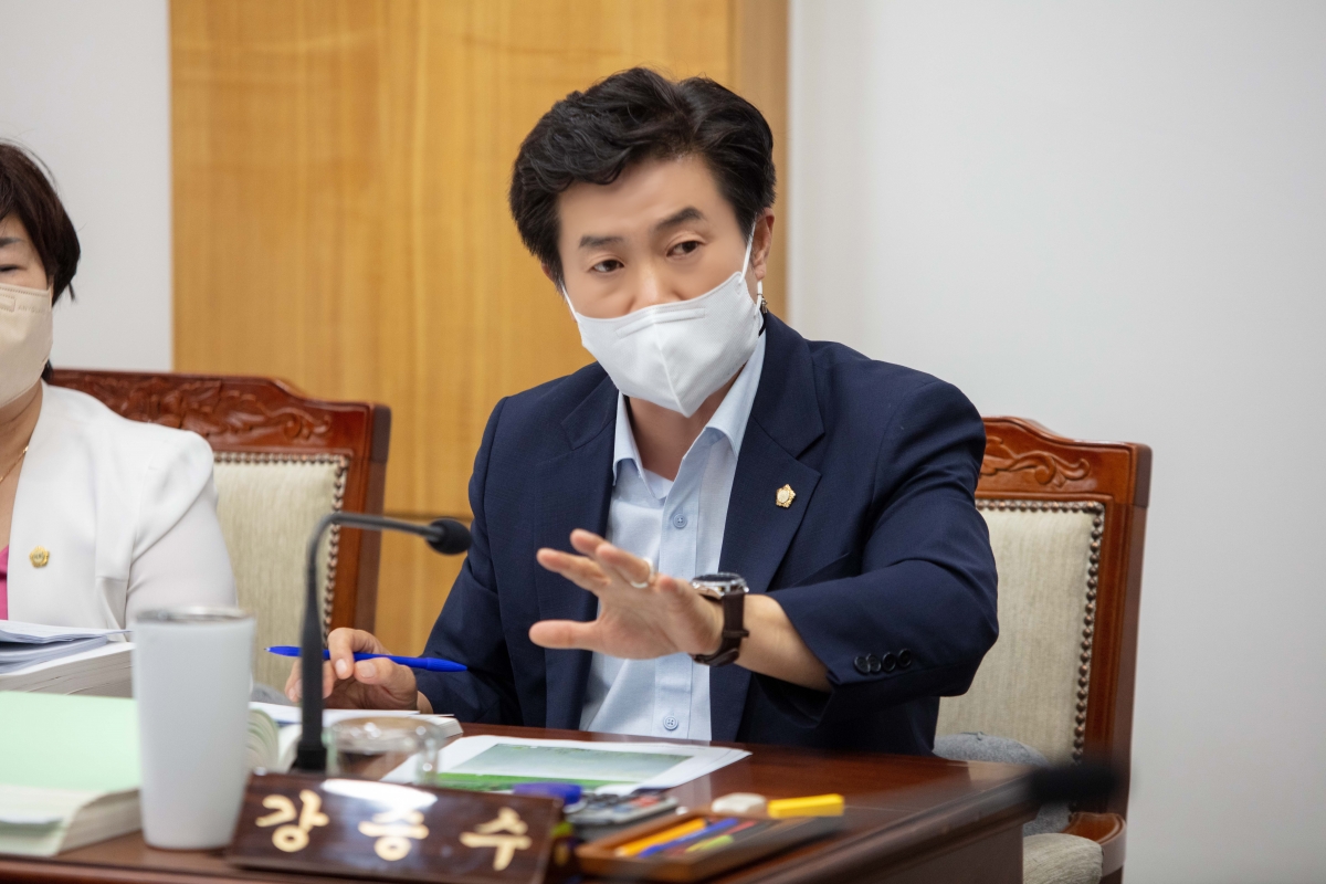 20220919-021[IMG_2389-제261회 제1차 정례회 산업건설위원회 소관 2022년도 행정사무감사 활동.jpg