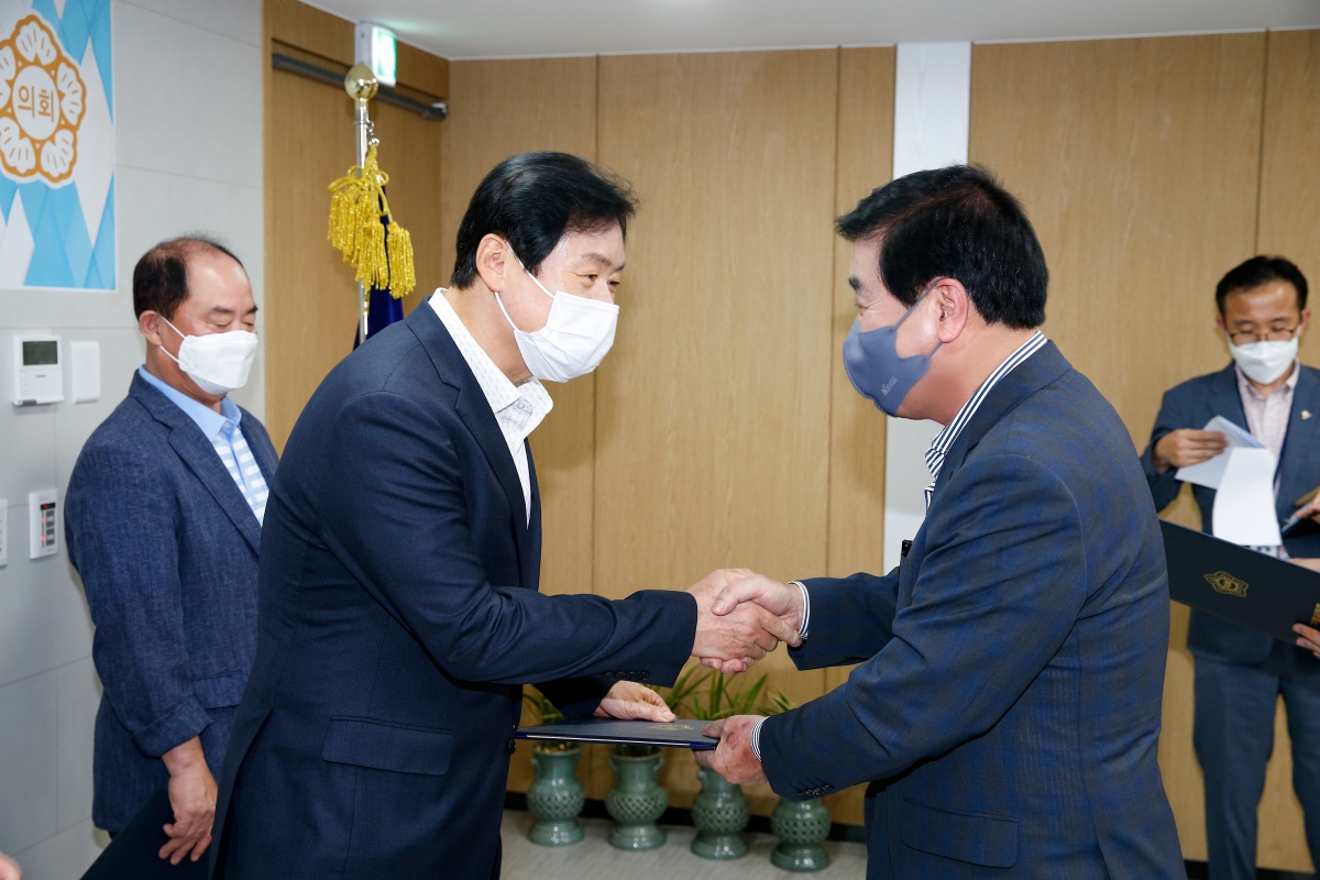 20220921-007[_P7U3037-구미시의회 윤리심사자문위원회 위원 위촉식.jpg