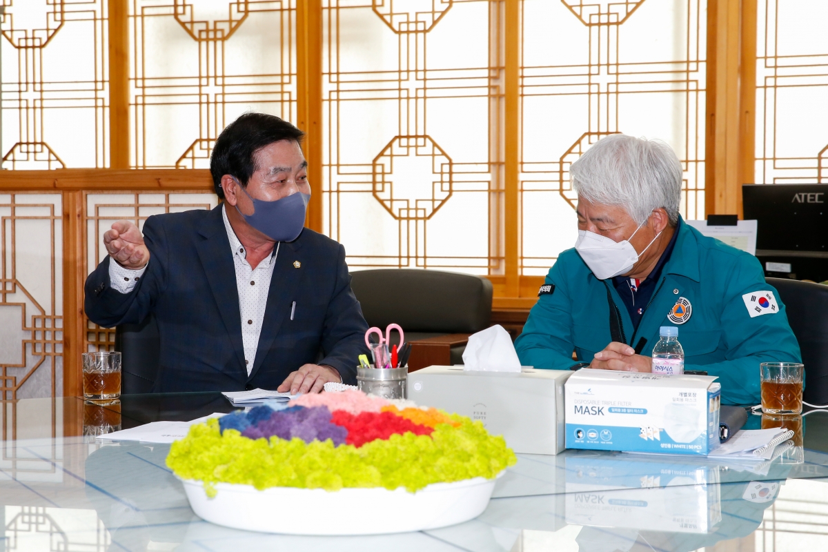 20220922-060[_P7U3299-힌남노 태풍피해지역 물품전달을 위해 포항시의회 방문.JPG