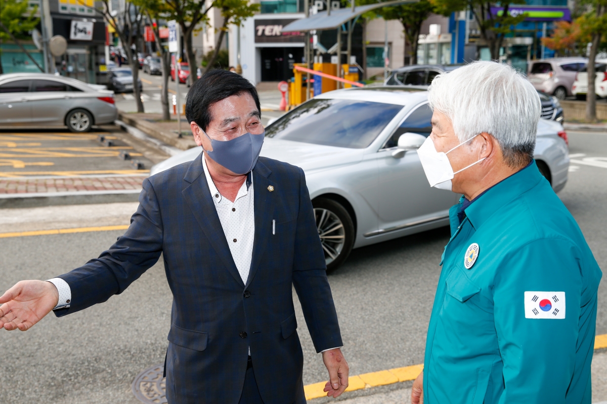 20220922-048[_P7U3258-힌남노 태풍피해지역 물품전달을 위해 포항시의회 방문.JPG