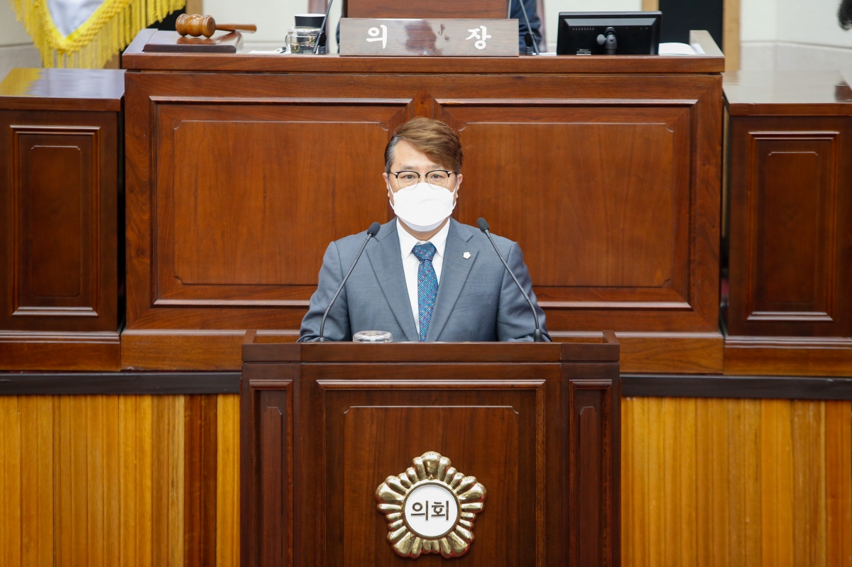 20220923-037[_P7U3514-제261회 제1차 정례회 제2차 본회의시 김민성 산업건설위원회간사 조례안 심사결과보고.JPG