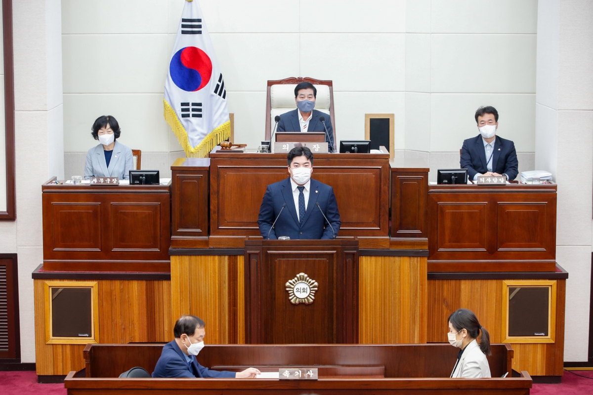 20220923-044[_P7U3532-제261회 제1차 정례회 제2차 본회의시 김정도 예산결산특별위원회간사 툭별위원회 심사결과보고.JPG