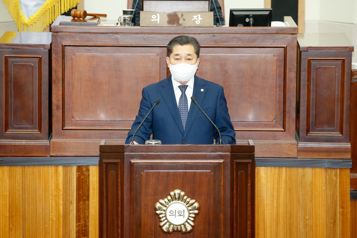 20220923-058[_P7U3578-제261회 제1차 정례회 제2차 본회의시 박세채 산업건설위원장 2022년도 행정사무감사 결과보고.JPG